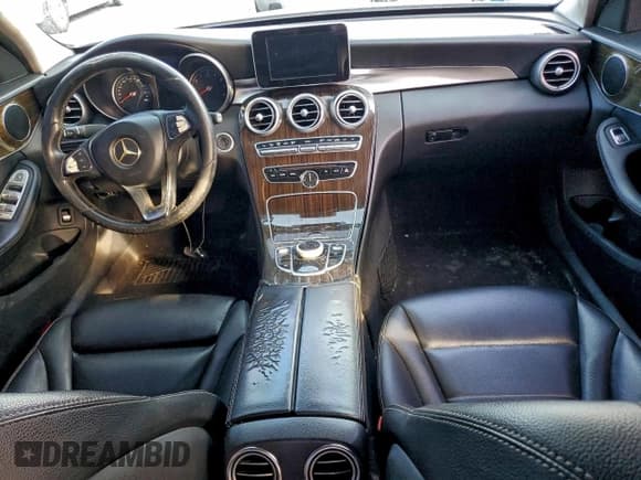 ✅ 2017 Mercedes-Benz C 300 • VIN: 55SWF4JB7HU191055 • Lot: 94939335. Wystawiony na Copart z przebiegiem 108 439 mil. Bezpłatny archiwum sprzedaży aukcyjnych z USA i szczegółowy raport historii pojazdu na DreamBid. Zdjęcie 8.