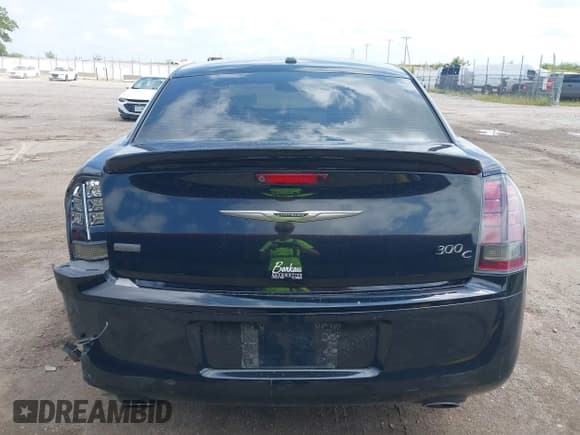 ✅ 2014 Chrysler 300 C John Varvatos Limited Edition • VIN: 2C3CCAJG1EH240431 • Lot: 43022290. Wystawiony na IAAI z przebiegiem 124 179 mil. Bezpłatny archiwum sprzedaży aukcyjnych z USA i szczegółowy raport historii pojazdu na DreamBid. Zdjęcie 16.