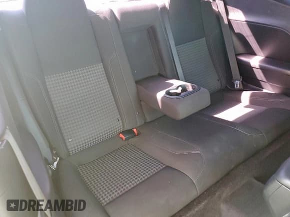 ✅ 2018 Dodge Challenger SXT Plus • VIN: 2C3CDZAG2JH334324 • Lot: 84433715. Wystawiony na Copart z przebiegiem 94 491 mil. Bezpłatny archiwum sprzedaży aukcyjnych z USA i szczegółowy raport historii pojazdu na DreamBid. Zdjęcie 10.