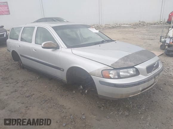 ✅ 2002 Volvo V70 • VIN: YV1SW61R822235240 • Lot: 43764846. Listed on IAAI with Not provided. Free auction sales archive from the USA and detailed vehicle history report at DreamBid. Image 1.