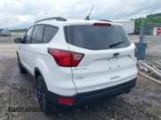 ✅ 2019 Ford Escape SE • VIN: 1FMCU0GD2KUC46050 • Лот: 42204401. Опубликован ранее на IAAI с пробегом 126 308 миль. Бесплатный доступ к архиву аукционных продаж из США и подробный отчёт об истории автомобиля на DreamBid. Изображение 3.