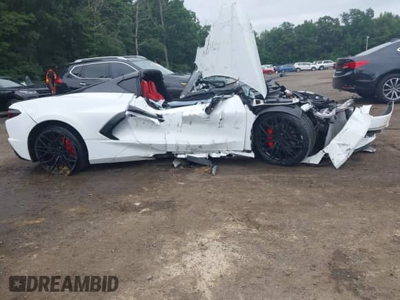 2022 Chevrolet Corvette 1LT z VIN 1G1YA2D46N5115116, wystawiony jako IAAI lot #43046918 z przebiegiem 19 224 mil mil oraz . Historia ofert i sprzedaży dostępna na DreamBid. Obrazek 12.