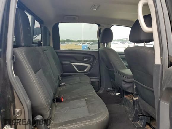 ✅ 2017 Nissan Titan S • VIN: 1N6AA1EK8HN547224 • Lot: 72016635. Wystawiony na Copart z przebiegiem 109 429 mil. Bezpłatny archiwum sprzedaży aukcyjnych z USA i szczegółowy raport historii pojazdu na DreamBid. Zdjęcie 10.