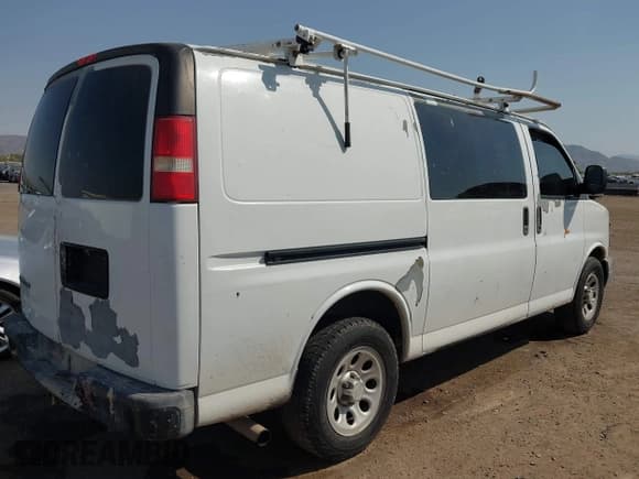 ✅ 2010 Chevrolet Express Cargo • VIN: 1GCUGADXXA1115078 • Lot: 42976543. Listed on IAAI with 283,268 mi. Free auction sales archive from the USA and detailed vehicle history report at DreamBid. Image 4.