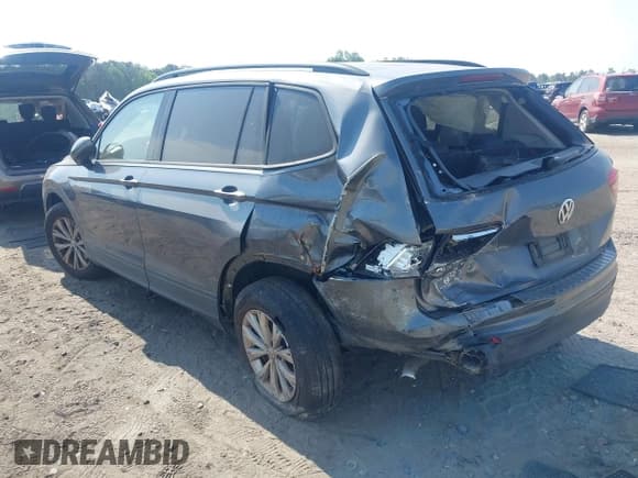 ✅ 2019 Volkswagen Tiguan S • VIN: 3VV1B7AX4KM085980 • Lot: 42156717. Wystawiony na IAAI z przebiegiem 103 104 mil. Bezpłatny archiwum sprzedaży aukcyjnych z USA i szczegółowy raport historii pojazdu na DreamBid. Zdjęcie 3.