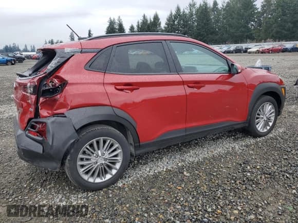 ✅ 2021 Hyundai Kona SEL • VIN: KM8K2CAA8MU628054 • Лот: 74726703. Опубликован ранее на Copart с пробегом 21 495 миль. Бесплатный доступ к архиву аукционных продаж из США и подробный отчёт об истории автомобиля на DreamBid. Изображение 3.