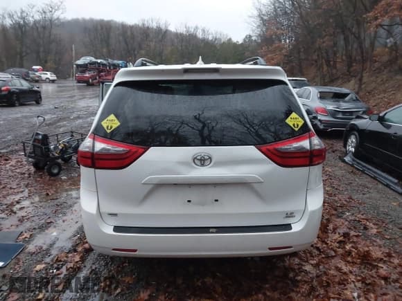 ✅ 2020 Toyota Sienna LE • VIN: 5TDJZ3DC6LS237433 • Lot: 40948475. Listed on IAAI with 108,000 mi. Free auction sales archive from the USA and detailed vehicle history report at DreamBid. Image 17.