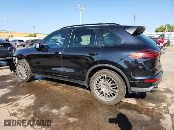 ✅ 2017 Porsche Cayenne S • VIN: WP1AB2A25HLA51626 • Лот: 69618845. Опубликован ранее на Copart с пробегом 151 471 миль. Бесплатный доступ к архиву аукционных продаж из США и подробный отчёт об истории автомобиля на DreamBid. Изображение 2.