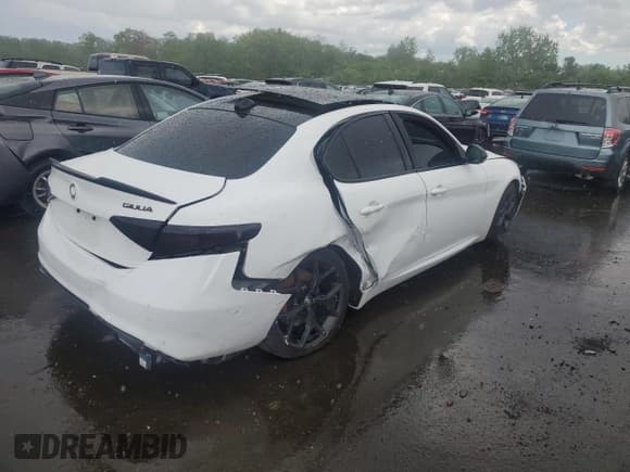 ✅ 2021 Alfa Romeo Giulia Ti • VIN: ZARFANBN1M7648754 • Lot: 55331525. Wystawiony na Copart z przebiegiem Nie podano. Bezpłatny archiwum sprzedaży aukcyjnych z USA i szczegółowy raport historii pojazdu na DreamBid. Zdjęcie 3.
