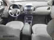 2011 Hyundai Tucson GL z VIN KM8JT3AB1BU214094, wystawiony jako Copart lot #72502474 z przebiegiem 52 768 mil mil oraz Szkoda całkowita • Salvage title. Historia ofert i sprzedaży dostępna na DreamBid. Obrazek 8.