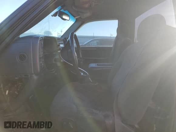 2002 Chevrolet Silverado 1500 LS with VIN 1GCEK14T42Z347338, listed as a Copart auction lot 87610705 with 298,775 mi miles and Salvage title. Bid and sale history available at DreamBid. Image 7.