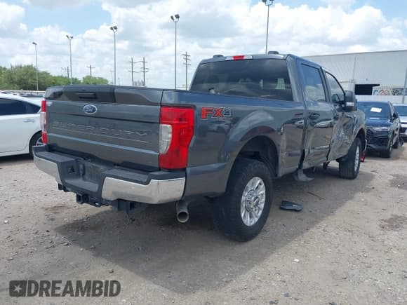 ✅ 2020 Ford F-250 XL • VIN: 1FT7W2B6XLEE74863 • Lot: 42453012. Wystawiony na IAAI z przebiegiem 120 980 mil. Bezpłatny archiwum sprzedaży aukcyjnych z USA i szczegółowy raport historii pojazdu na DreamBid. Zdjęcie 4.
