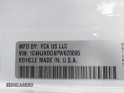 ✅ 2023 Jeep Wrangler Sport S • VIN: 1C4HJXDG8PW620005 • Lot: 42117455. Wystawiony na IAAI z przebiegiem 25 725 mil. Bezpłatny archiwum sprzedaży aukcyjnych z USA i szczegółowy raport historii pojazdu na DreamBid. Zdjęcie 9.