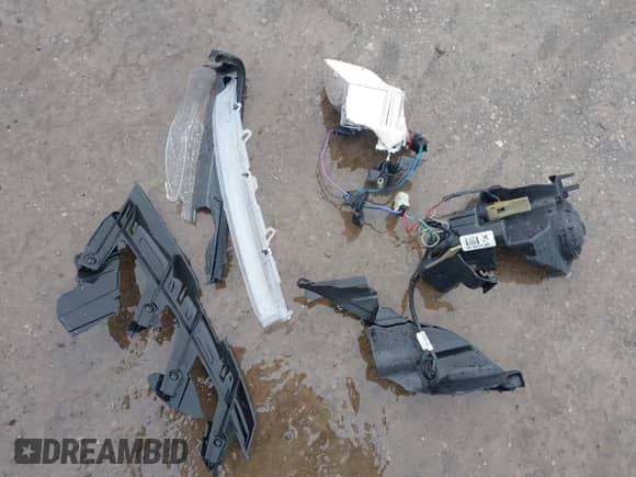 2013 Chevrolet Malibu LS z VIN 1G11A5SA9DF313449, wystawiony jako IAAI lot #42320851 z przebiegiem 123 722 mil mil oraz . Historia ofert i sprzedaży dostępna na DreamBid. Obrazek 18.