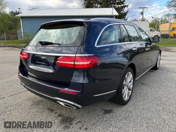 ✅ 2019 Mercedes-Benz E 450 • VIN: WDDZH6JB9KA591631 • Lot: 58946415. Wystawiony na Copart z przebiegiem 158 139 mil. Bezpłatny archiwum sprzedaży aukcyjnych z USA i szczegółowy raport historii pojazdu na DreamBid. Zdjęcie 4.