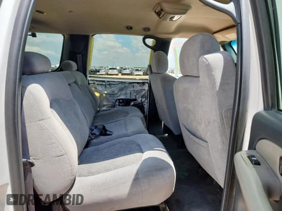 ✅ 2001 Chevrolet Suburban LS • VIN: 3GNEC16T91G242357 • Лот: 63638275. Опубликован ранее на Copart с пробегом 60 835 миль. Бесплатный доступ к архиву аукционных продаж из США и подробный отчёт об истории автомобиля на DreamBid. Изображение 11.