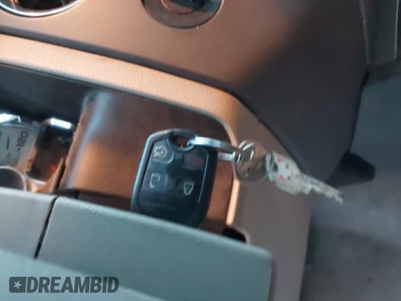 ✅ 2013 Ford Expedition XLT • VIN: 1FMJU1J50DEF30773 • Lot: 40969982. Listed on IAAI with 230,371 mi. Free auction sales archive from the USA and detailed vehicle history report at DreamBid. Image 11.