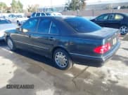 ✅ 1997 Mercedes-Benz E 320 • VIN: WDBJF55FXVA310654 • Лот: 43771950. Опубликован ранее на IAAI с пробегом 128 064 миль. Бесплатный доступ к архиву аукционных продаж из США и подробный отчёт об истории автомобиля на DreamBid. Изображение 3.