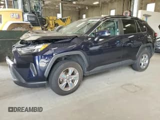 ✅ 2022 Toyota RAV4 XLE • VIN: 2T3P1RFV9NW298716 • Lot: 72058235. Wystawiony na Copart z przebiegiem 70 050 mil. Bezpłatny archiwum sprzedaży aukcyjnych z USA i szczegółowy raport historii pojazdu na DreamBid. Zdjęcie 1.