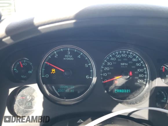 ✅ 2008 Chevrolet Suburban LTZ • VIN: 3GNFK16368G239613 • Lot: 73054114. Wystawiony na Copart z przebiegiem 200 743 mil. Bezpłatny archiwum sprzedaży aukcyjnych z USA i szczegółowy raport historii pojazdu na DreamBid. Zdjęcie 9.