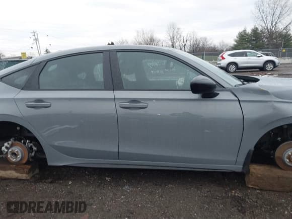 ✅ 2025 Honda Civic Sport • VIN: 19XFL2H83SE002715 • Lot: 41141510. Listed on IAAI with 2,276 mi. Free auction sales archive from the USA and detailed vehicle history report at DreamBid. Image 13.