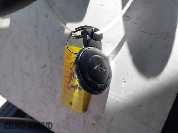 2011 MINI Hardtop with VIN WMWSU3C58BT093466, listed as a IAAI auction lot 42393759 with 91,535 mi miles and . Bid and sale history available at DreamBid. Image 11.