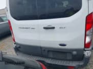 ✅ 2017 Ford Transit XL • VIN: 1FBZX2YM1HKA98823 • Lot: 42066291. Wystawiony na IAAI z przebiegiem 100 011 mil. Bezpłatny archiwum sprzedaży aukcyjnych z USA i szczegółowy raport historii pojazdu na DreamBid. Zdjęcie 17.