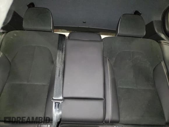 ✅ 2022 Volvo XC40 R-Design • VIN: YV4162UM3N2732255 • Lot: 90449325. Listed on Copart with 29,582 mi. Free auction sales archive from the USA and detailed vehicle history report at DreamBid. Image 10.