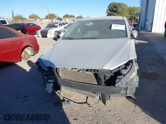 ✅ 2018 Hyundai Elantra Value Edition • VIN: 5NPD84LF5JH220305 • Lot: 43686770. Wystawiony na IAAI z przebiegiem 130 900 mil. Bezpłatny archiwum sprzedaży aukcyjnych z USA i szczegółowy raport historii pojazdu na DreamBid. Zdjęcie 12.