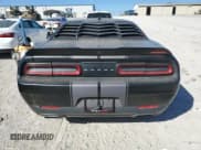 ✅ 2015 Dodge Challenger SRT 392 • VIN: 2C3CDZDJ5FH912639 • Lot: 91934805. Wystawiony na Copart z przebiegiem Nie podano. Bezpłatny archiwum sprzedaży aukcyjnych z USA i szczegółowy raport historii pojazdu na DreamBid. Zdjęcie 6.