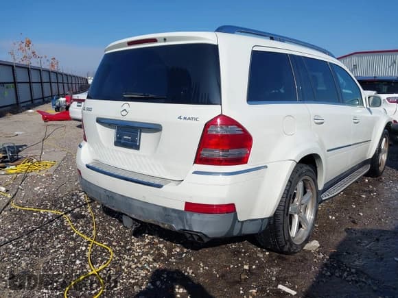 ✅ 2008 Mercedes-Benz GL 550 • VIN: 4JGBF86E08A349444 • Lot: 40992114. Wystawiony na IAAI z przebiegiem 93 553 mil. Bezpłatny archiwum sprzedaży aukcyjnych z USA i szczegółowy raport historii pojazdu na DreamBid. Zdjęcie 4.