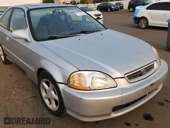 ✅ 1998 Honda Civic EX • VIN: 1HGEJ8249WL133611 • Lot: 71722785. Wystawiony na Copart z przebiegiem 170 541 mil. Bezpłatny archiwum sprzedaży aukcyjnych z USA i szczegółowy raport historii pojazdu na DreamBid. Zdjęcie 13.