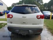 ✅ 2010 Chevrolet Traverse 2LT • VIN: 1GNLVGED6AS134575 • Lot: 74089544. Wystawiony na Copart z przebiegiem 137 781 mil. Bezpłatny archiwum sprzedaży aukcyjnych z USA i szczegółowy raport historii pojazdu na DreamBid. Zdjęcie 6.