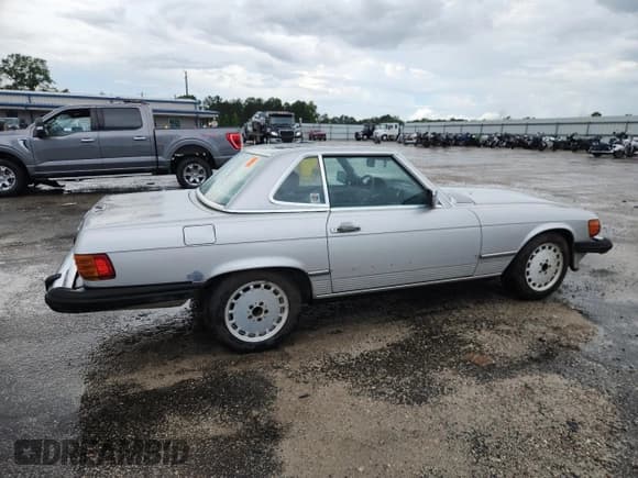 ✅ 1989 Mercedes-Benz 560 SL • VIN: WDBBA48D3KA103641 • Lot: 65051325. Wystawiony na Copart z przebiegiem 125 249 mil. Bezpłatny archiwum sprzedaży aukcyjnych z USA i szczegółowy raport historii pojazdu na DreamBid. Zdjęcie 3.