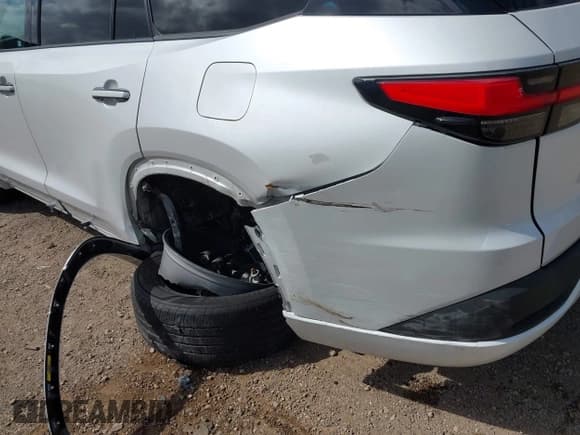 ✅ 2024 Lexus TX 350 • VIN: 5TDAAAB60RS003175 • Lot: 41984264. Listed on IAAI with 40,805 mi. Free auction sales archive from the USA and detailed vehicle history report at DreamBid. Image 17.