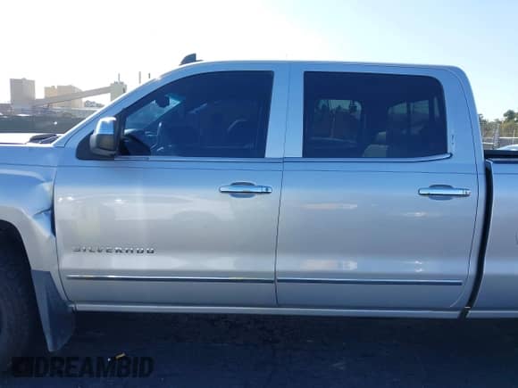 2015 Chevrolet Silverado 1500 LTZ z VIN 3GCUKSEC9FG258290, wystawiony jako IAAI lot #43514218 z przebiegiem 168 385 mil mil oraz . Historia ofert i sprzedaży dostępna na DreamBid. Obrazek 15.