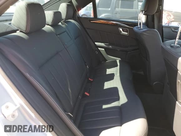 ✅ 2015 Mercedes-Benz E 400 • VIN: WDDHF6FBXFB155428 • Лот: 65840673. Опубликован ранее на Copart с пробегом 61 012 миль. Бесплатный доступ к архиву аукционных продаж из США и подробный отчёт об истории автомобиля на DreamBid. Изображение 10.