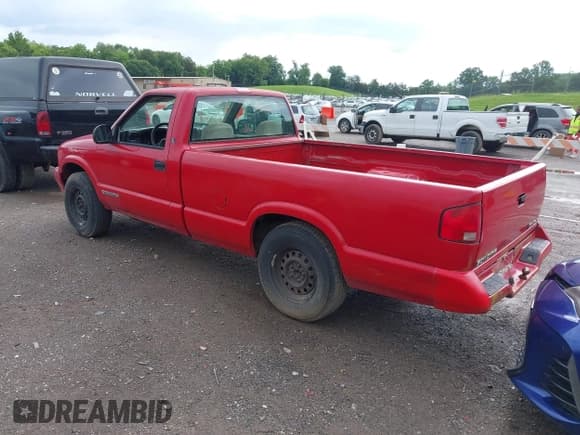 ✅ 1994 GMC Sonoma • VIN: 1GTCT14Z3R8530223 • Lot: 42314658. Listed on IAAI with 235,011 mi. Free auction sales archive from the USA and detailed vehicle history report at DreamBid. Image 3.