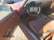 ✅ 1979 Mercedes-Benz SL • VIN: 10704412056368 • Лот: 76624824. Опубликован ранее на Copart с пробегом 51 488 миль. Бесплатный доступ к архиву аукционных продаж из США и подробный отчёт об истории автомобиля на DreamBid. Изображение 8.