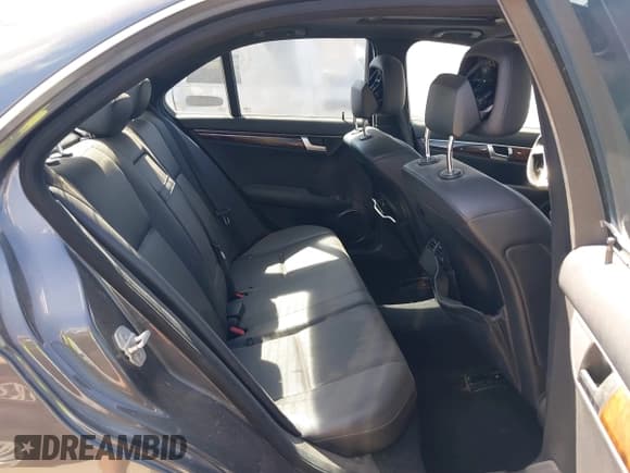 ✅ 2013 Mercedes-Benz C 250 Sport • VIN: WDDGF4HB0DR247150 • Lot: 40452826. Wystawiony na IAAI z przebiegiem 143 160 mil. Bezpłatny archiwum sprzedaży aukcyjnych z USA i szczegółowy raport historii pojazdu na DreamBid. Zdjęcie 8.