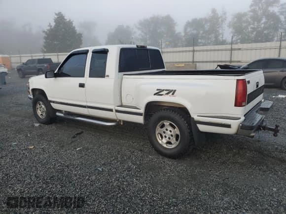 ✅ 1996 Chevrolet Silverado 1500 • VIN: 2GCEK19R2T1160767 • Lot: 82174255. Wystawiony na Copart z przebiegiem 286 446 mil. Bezpłatny archiwum sprzedaży aukcyjnych z USA i szczegółowy raport historii pojazdu na DreamBid. Zdjęcie 2.