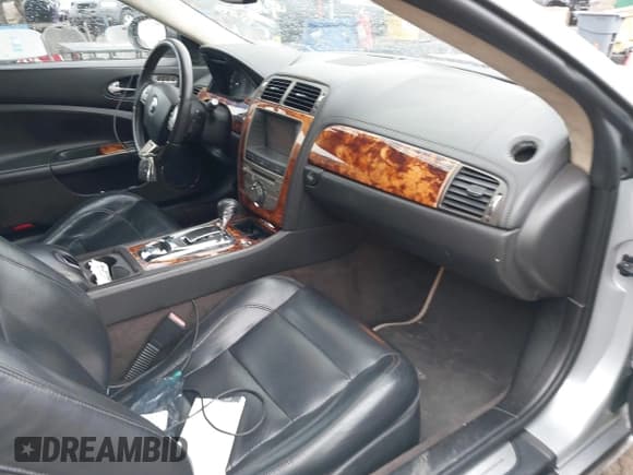 ✅ 2008 Jaguar XK XKR • VIN: SAJWA43C889B21570 • Лот: 42082547. Опубликован ранее на IAAI с пробегом 99 783 миль. Бесплатный доступ к архиву аукционных продаж из США и подробный отчёт об истории автомобиля на DreamBid. Изображение 5.