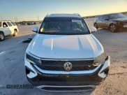 ✅ 2022 Volkswagen Taos SE • VIN: 3VVTX7B28NM061683 • Lot: 86463445. Wystawiony na Copart z przebiegiem 59 200 mil. Bezpłatny archiwum sprzedaży aukcyjnych z USA i szczegółowy raport historii pojazdu na DreamBid. Zdjęcie 5.
