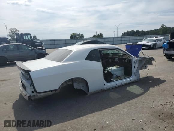 ✅ 2017 Dodge Challenger SRT Hellcat • VIN: 2C3CDZC91HH618083 • Lot: 70757825. Wystawiony na Copart z przebiegiem Nie podano. Bezpłatny archiwum sprzedaży aukcyjnych z USA i szczegółowy raport historii pojazdu na DreamBid. Zdjęcie 3.