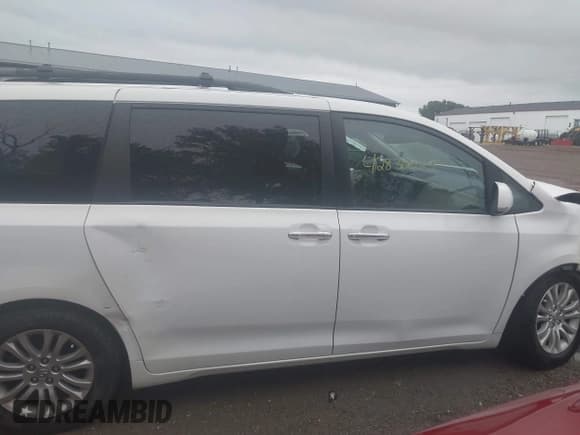 ✅ 2012 Toyota Sienna XLE AAS • VIN: 5TDYK3DC7CS190142 • Лот: 42830025. Опубликован ранее на IAAI с пробегом 189 718 миль. Бесплатный доступ к архиву аукционных продаж из США и подробный отчёт об истории автомобиля на DreamBid. Изображение 14.