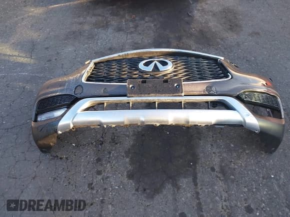 ✅ 2018 Infiniti QX30 Premium • VIN: SJKCH5CR4JA057372 • Lot: 43439344. Listed on IAAI with 45,158 mi. Free auction sales archive from the USA and detailed vehicle history report at DreamBid. Image 18.