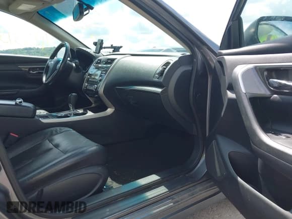 ✅ 2014 Nissan Altima S • VIN: 1N4AL3AP0EC320102 • Lot: 42665935. Listed on IAAI with 241,858 mi. Free auction sales archive from the USA and detailed vehicle history report at DreamBid. Image 5.