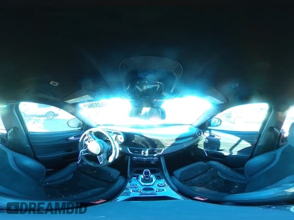 ✅ 2021 Alfa Romeo Giulia Quadrifoglio • VIN: ZARFAMEV2M7646078 • Lot: 82237543. Wystawiony na Copart z przebiegiem Nie podano. Bezpłatny archiwum sprzedaży aukcyjnych z USA i szczegółowy raport historii pojazdu na DreamBid. Zdjęcie 13.