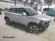 ✅ 2023 Hyundai Venue SEL • VIN: KMHRC8A34PU251558 • Лот: 73492334. Размещён на Copart с пробегом 3 327 миль миль. Получите бесплатный доступ к архиву аукционных продаж из США и посмотрите подробный отчёт об истории автомобиля на DreamBid. Изображение 4.