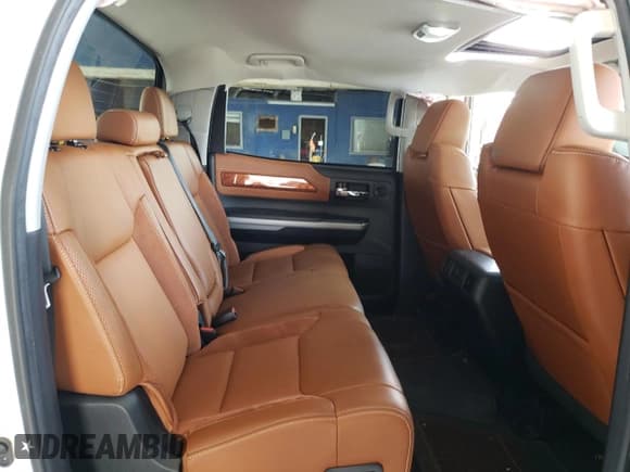 ✅ 2021 Toyota Tundra Platinum • VIN: 5TFGY5F10MX285557 • Lot: 74017804. Wystawiony na Copart z przebiegiem 40 632 mil. Bezpłatny archiwum sprzedaży aukcyjnych z USA i szczegółowy raport historii pojazdu na DreamBid. Zdjęcie 10.